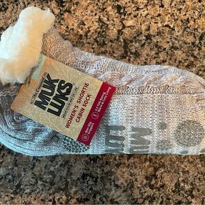 Muk Luks Women's Light Gray and Cream Cabin Socks